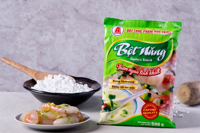 chuẩn bị bột làm bánh 