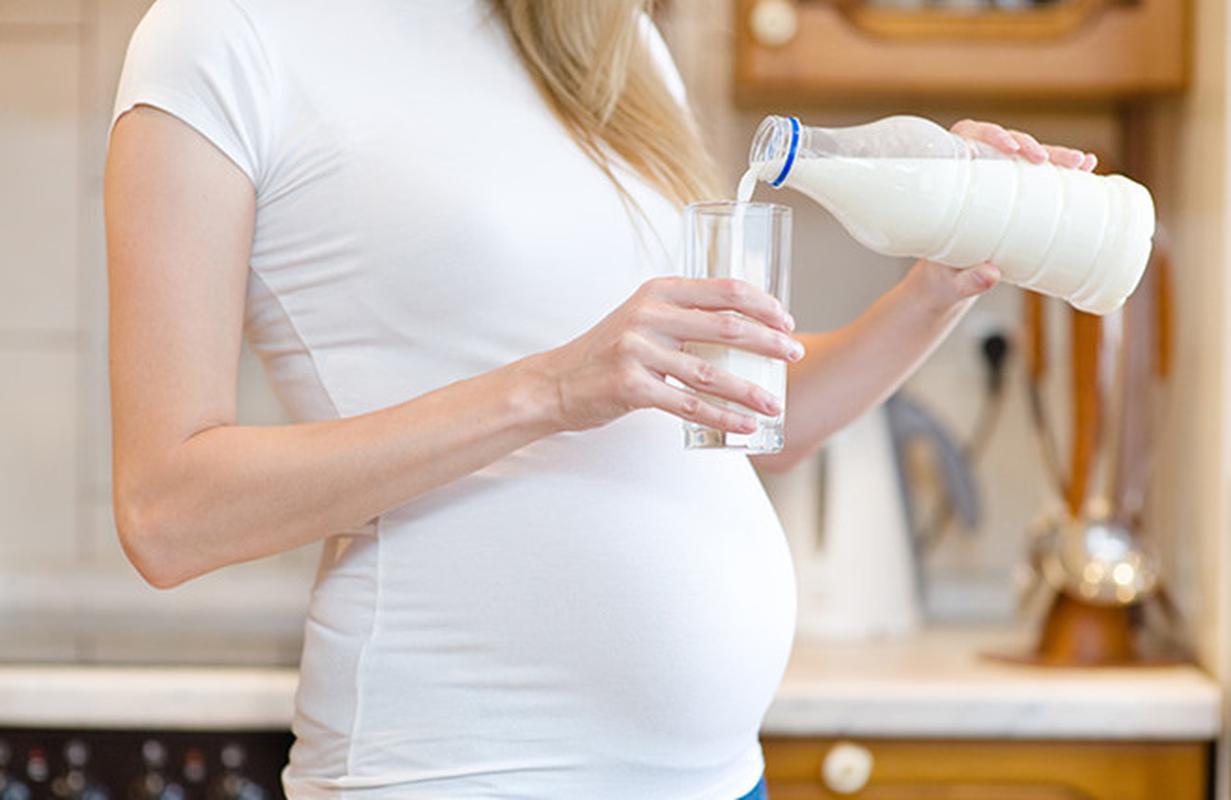 Sữa tươi cung cấp nhiều dưỡng chất cho mẹ và bé