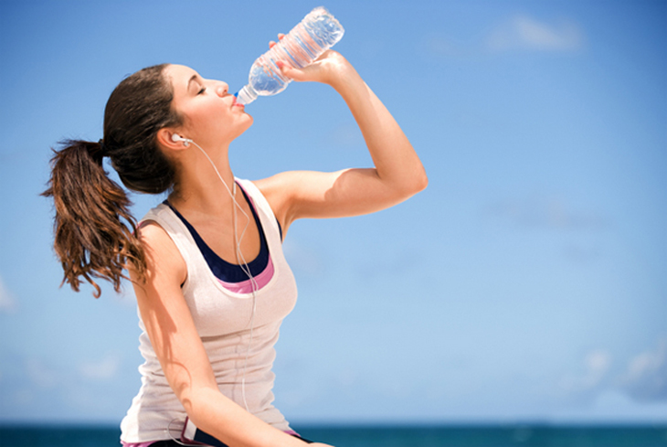 Uống nước thường xuyên sẽ làm giảm các triệu chứng bện gout