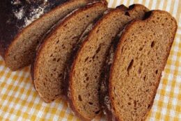Liệt kê các loại bánh mì ăn kiêng và các lưu ý khi sử dụng bánh mì ăn kiêng
