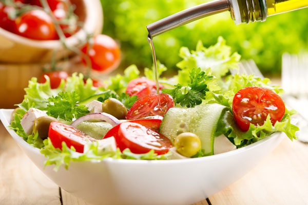 Cùng tìm hiểu công dụng của salad giảm cân giúp đẹp da và thon gọn vóc dáng